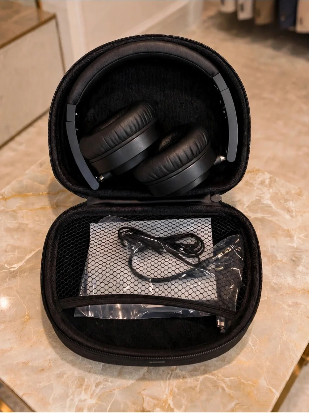 🎶 LEEMAN LG-9506 Black Wireless Noise Canceling Headphones with Case & Cords NWO